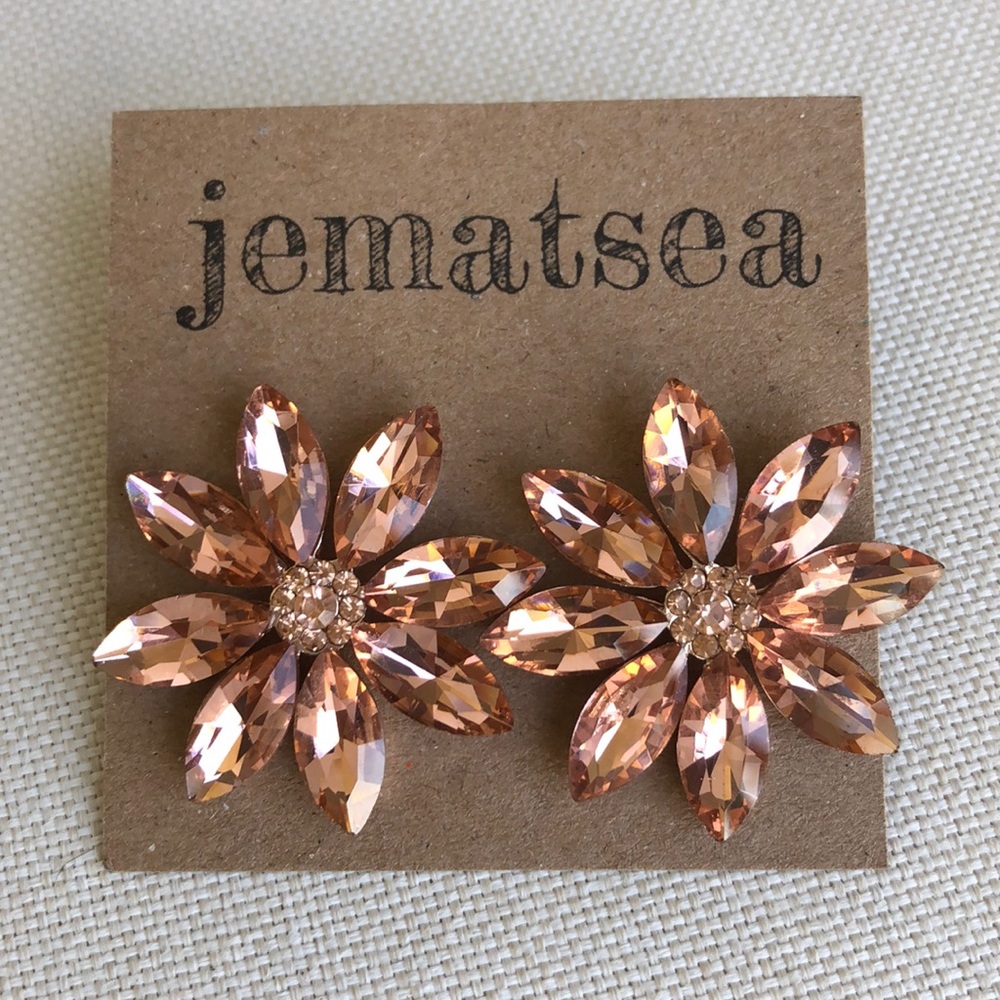 🌺Large rhinestone flower earrings! 🌺